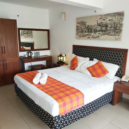 Hotel Pinnalanda Pinnawala  Bagian luar foto