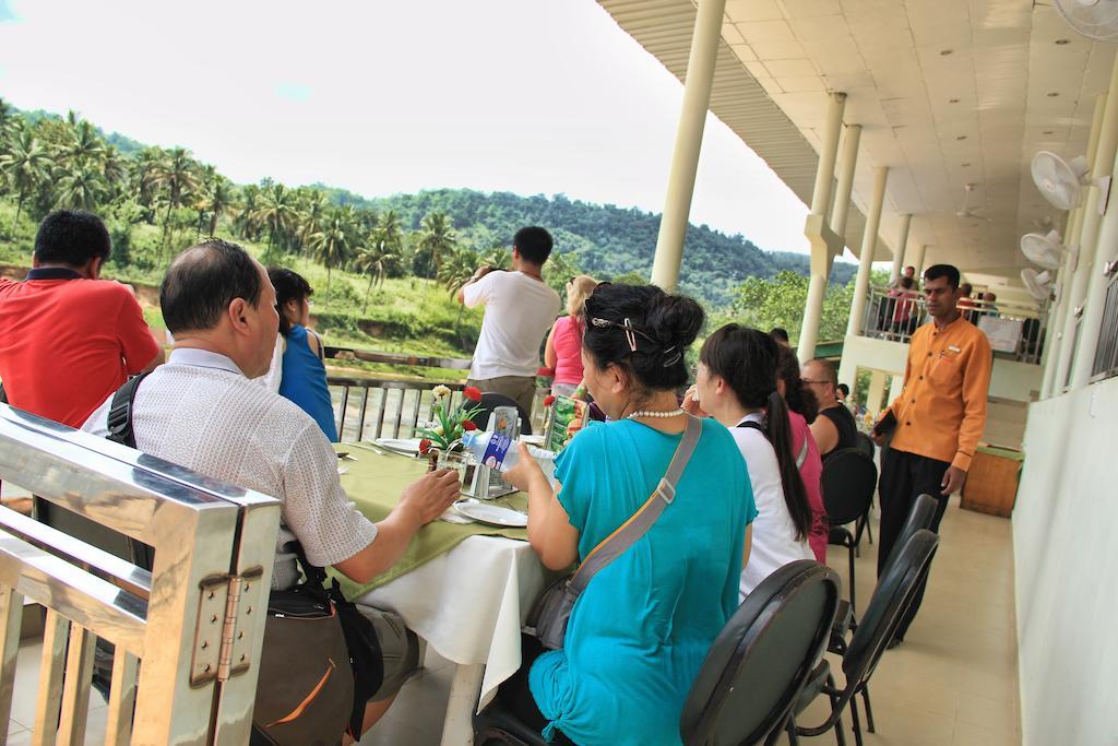 Hotel Pinnalanda Pinnawala  Bagian luar foto