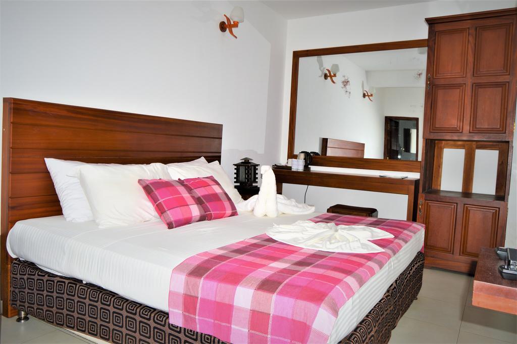 Hotel Pinnalanda Pinnawala  Bagian luar foto