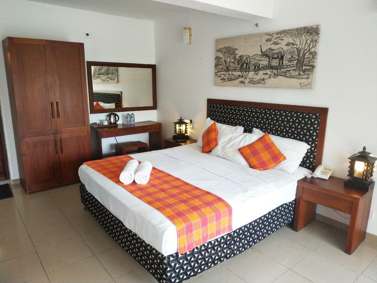 Hotel Pinnalanda Pinnawala  Bagian luar foto